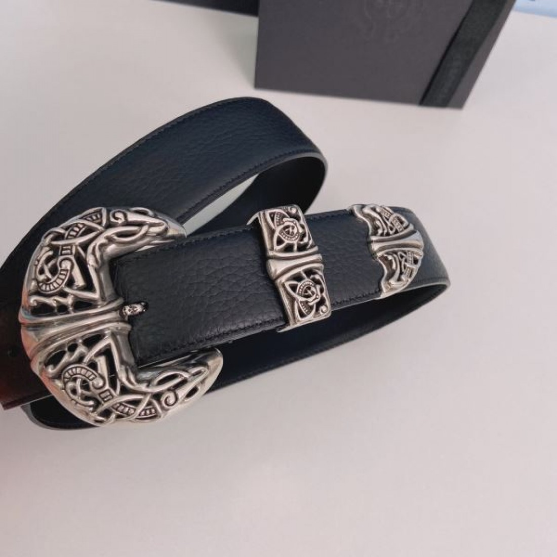 華やかで都会的な CHROME HEARTS クロムハーツ コピー ベルト 魅惑的な雰囲気