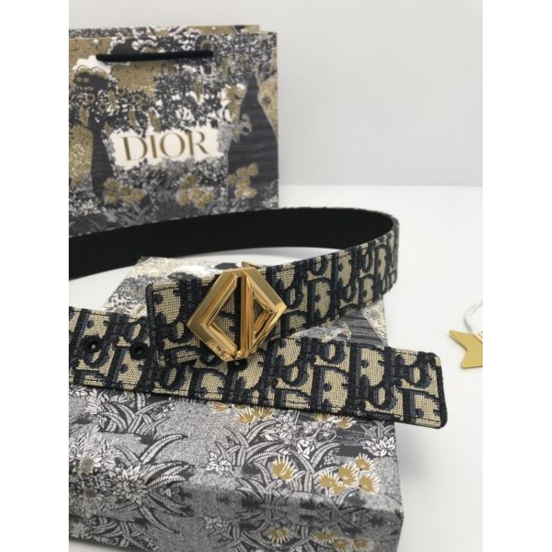 ラグジュアリーで洗練された DIOR ディオール コピー ベルト 魅力的な