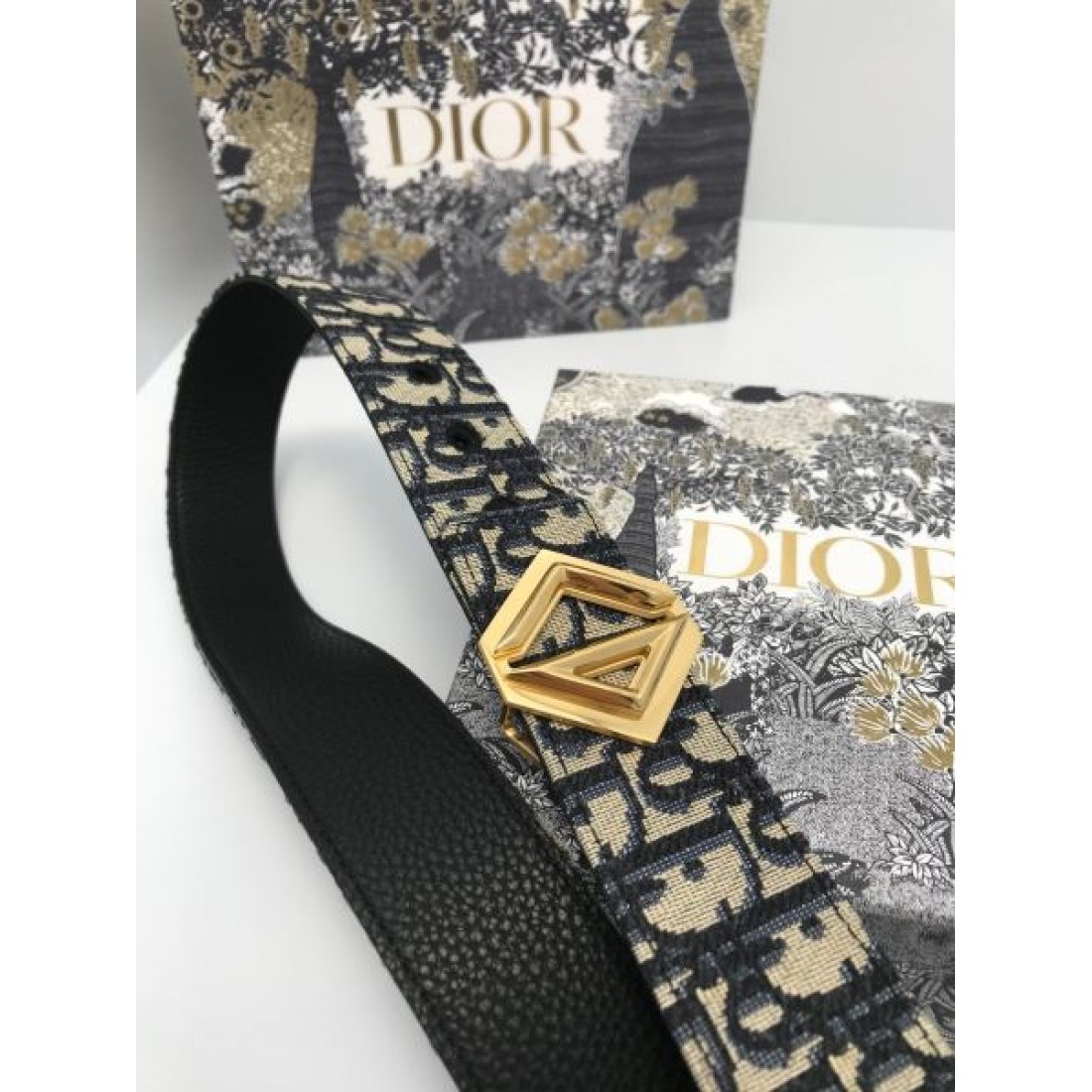 ラグジュアリーで洗練された DIOR ディオール コピー ベルト 魅力的な