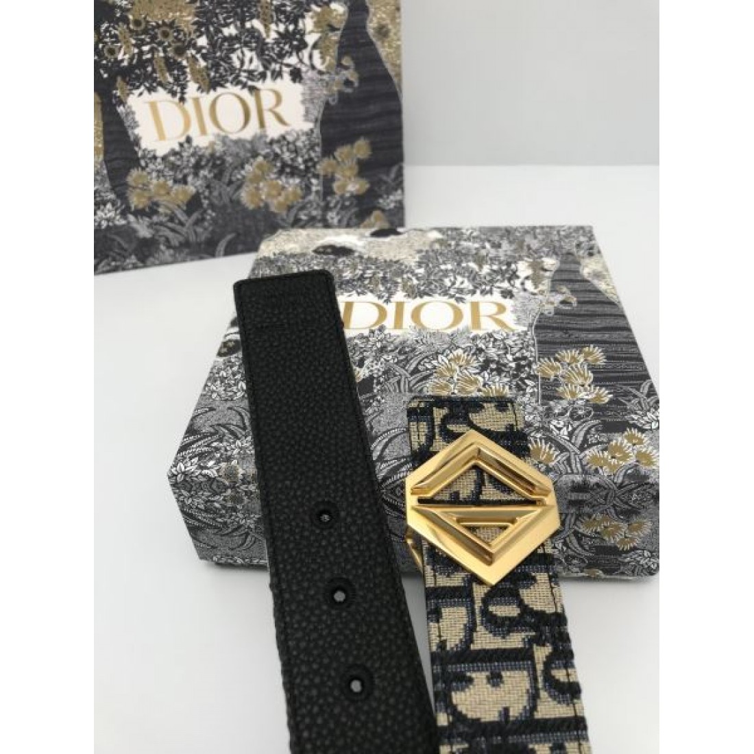 ラグジュアリーで洗練された DIOR ディオール コピー ベルト 魅力的な