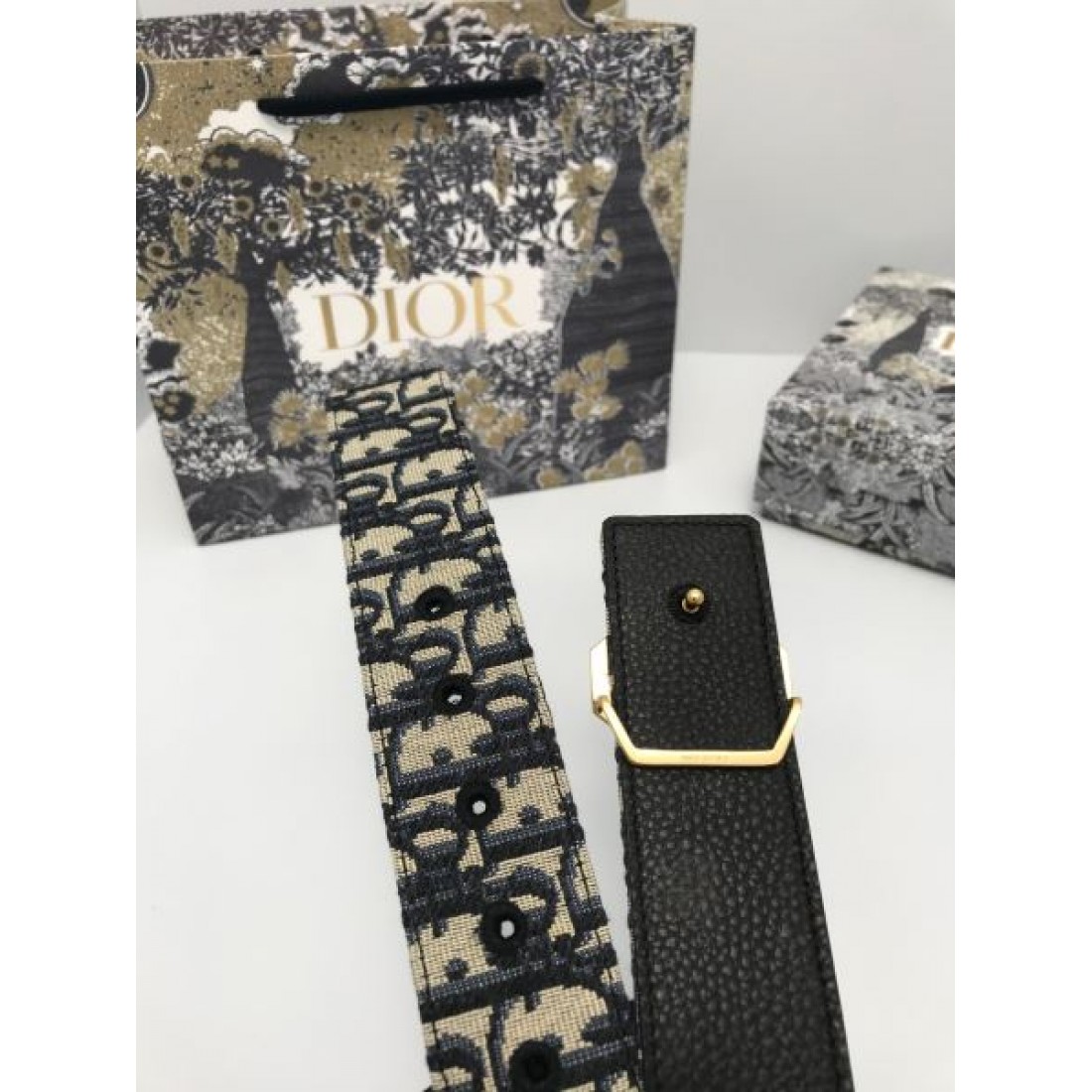 ラグジュアリーで洗練された DIOR ディオール コピー ベルト 魅力的な