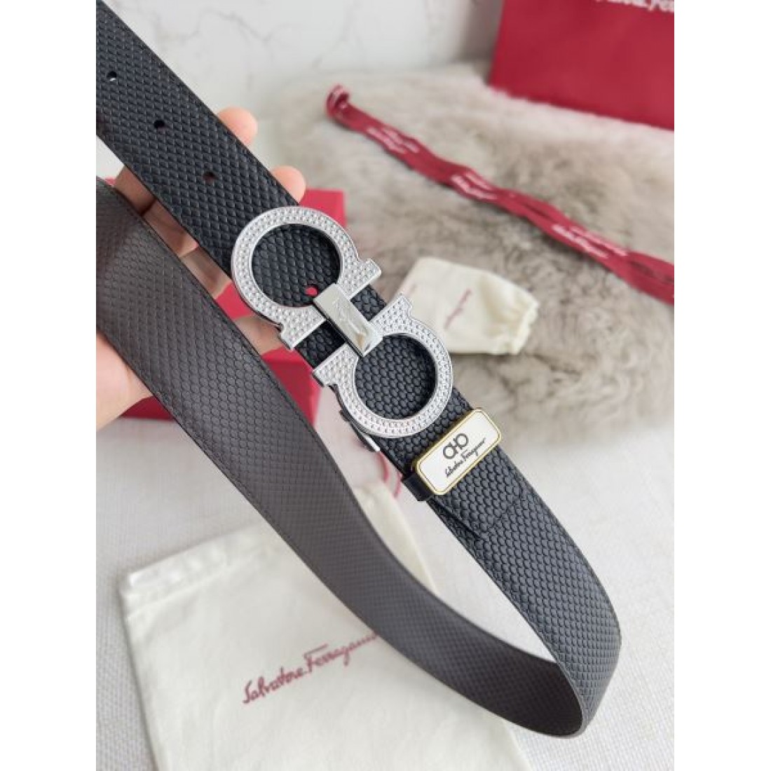 人気急上昇の FERRAGAMO フェラガモ コピー ベルト 贅沢で個性的なデザイン