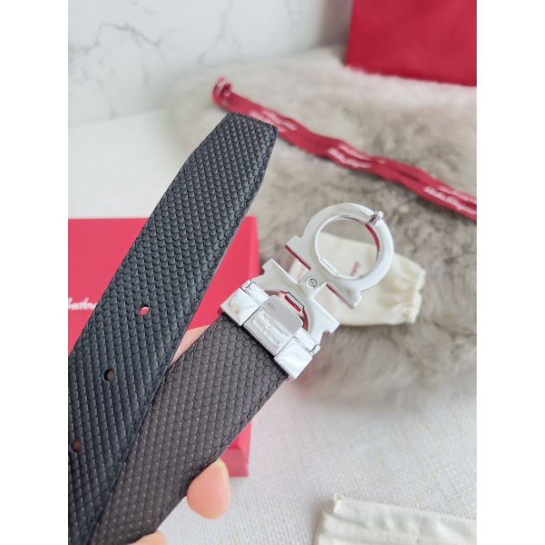 人気急上昇の FERRAGAMO フェラガモ コピー ベルト 贅沢で個性的なデザイン