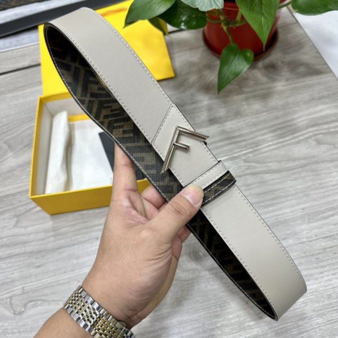 トレンド感あふれる フェンディ コピー ベルト FENDI 華やかで印象的な