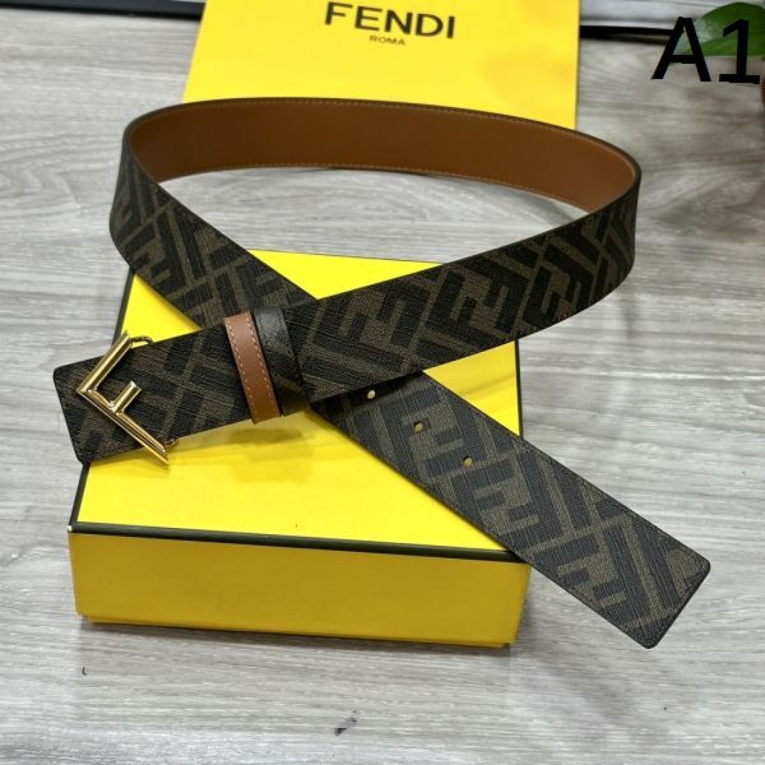 洗練された雰囲気ただよう FENDI フェンディ コピー ベルト 魅惑的なアクセント