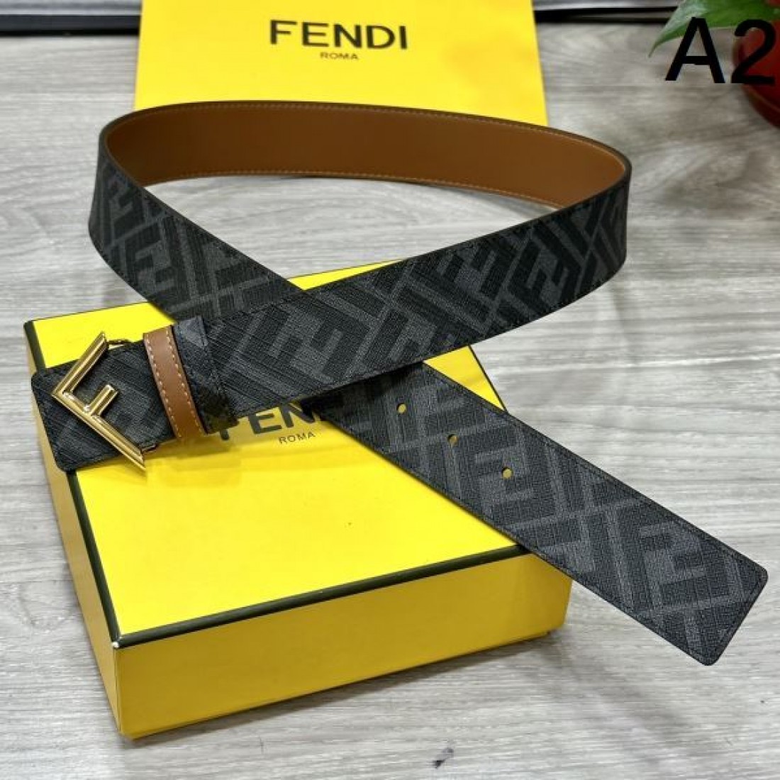 洗練された雰囲気ただよう FENDI フェンディ コピー ベルト 魅惑的なアクセント