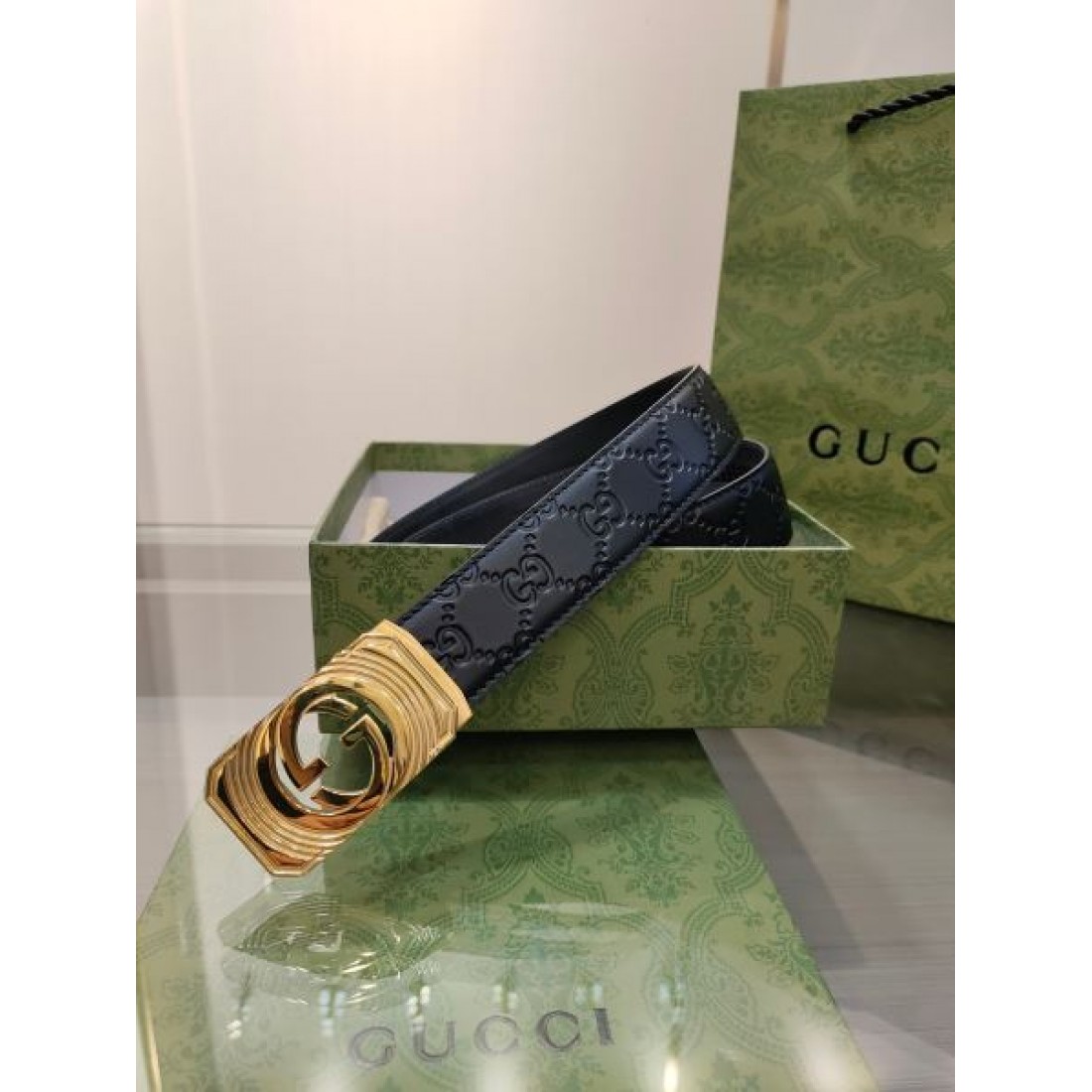 今注目の GUCCI グッチ スーパーコピー ベルト 贅沢な雰囲気を演出