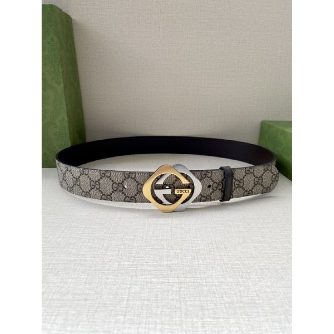  クラシックで重厚感ある グッチ スーパーコピー ベルト GUCCI 高級志向におすすめ