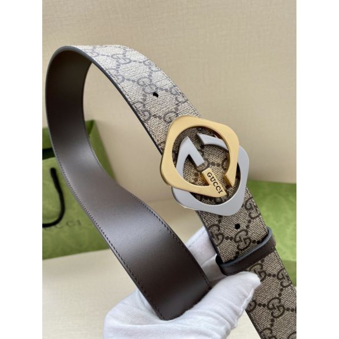  クラシックで重厚感ある グッチ スーパーコピー ベルト GUCCI 高級志向におすすめ