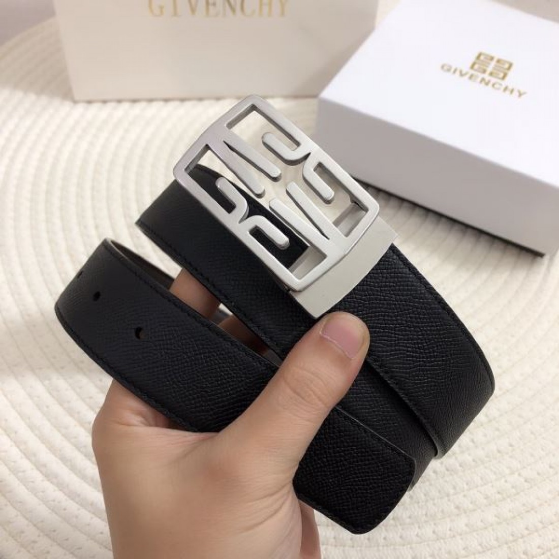 スタイリッシュで都会的な ジバンシィ コピー ベルト GIVENCHY 魅力の逸品