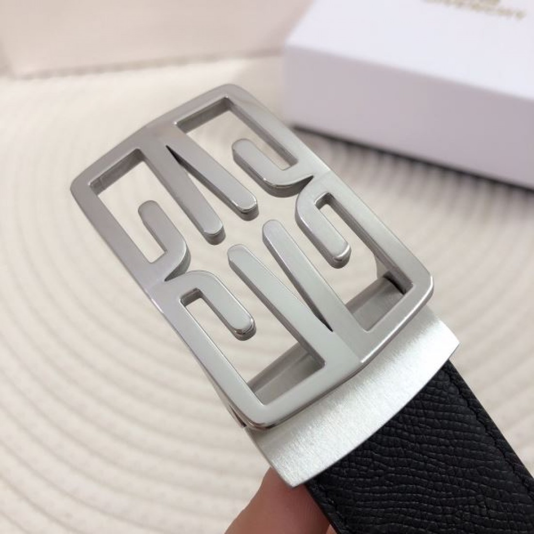 スタイリッシュで都会的な ジバンシィ コピー ベルト GIVENCHY 魅力の逸品