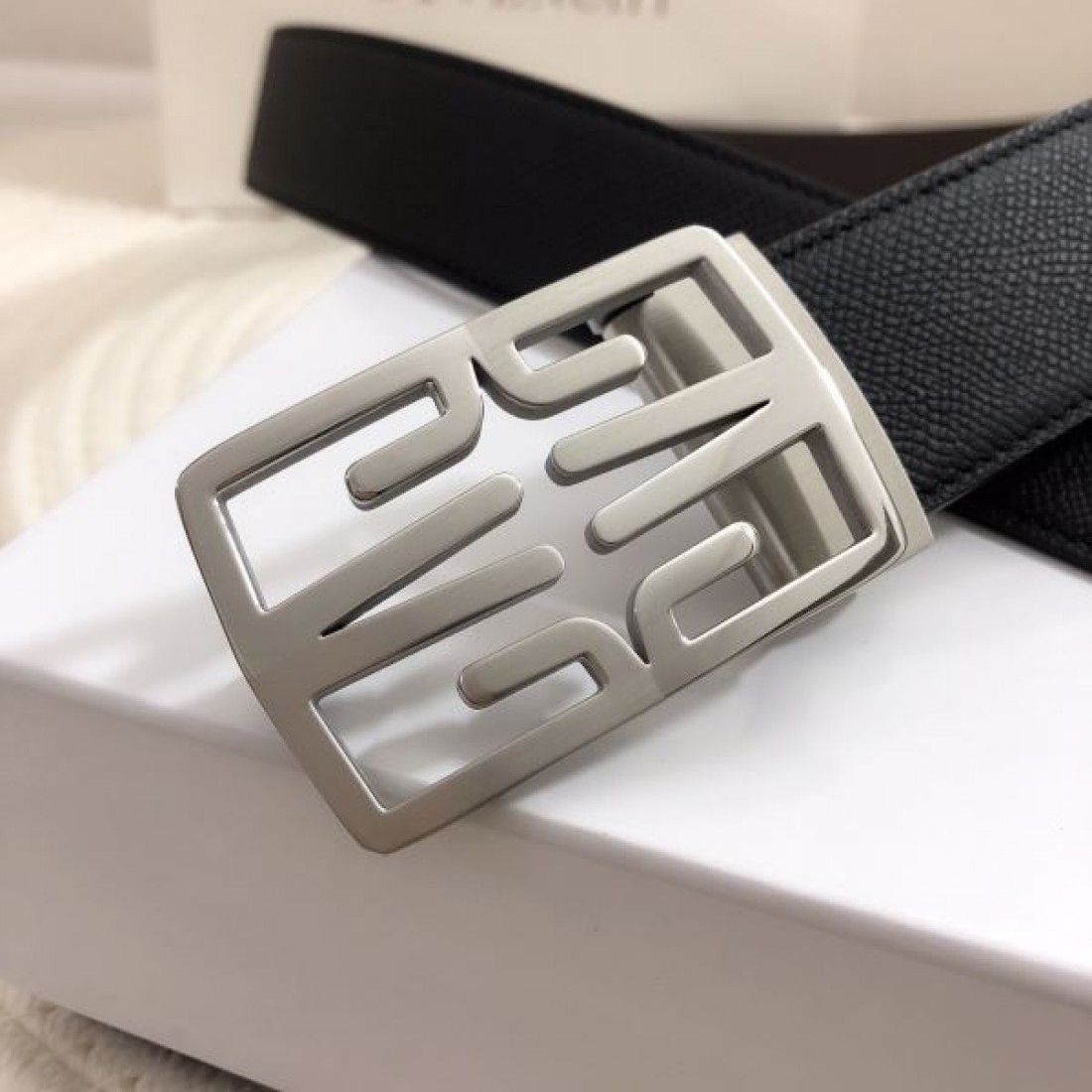 スタイリッシュで都会的な ジバンシィ コピー ベルト GIVENCHY 魅力の逸品