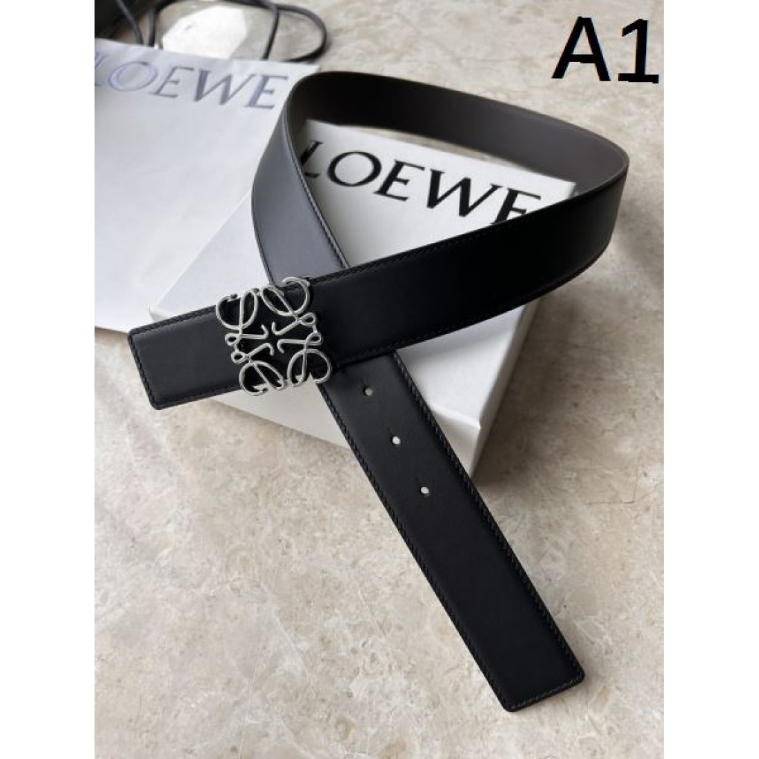 ロエベ LOEWE スーパーコピー ベルト エレガントで都会的な雰囲気