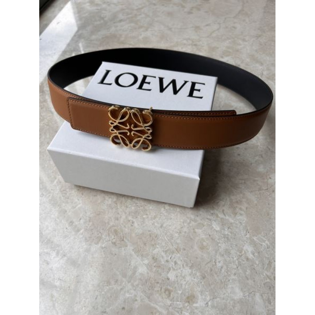  ロエベ LOEWE スーパーコピー ベルト エレガントで都会的な雰囲気