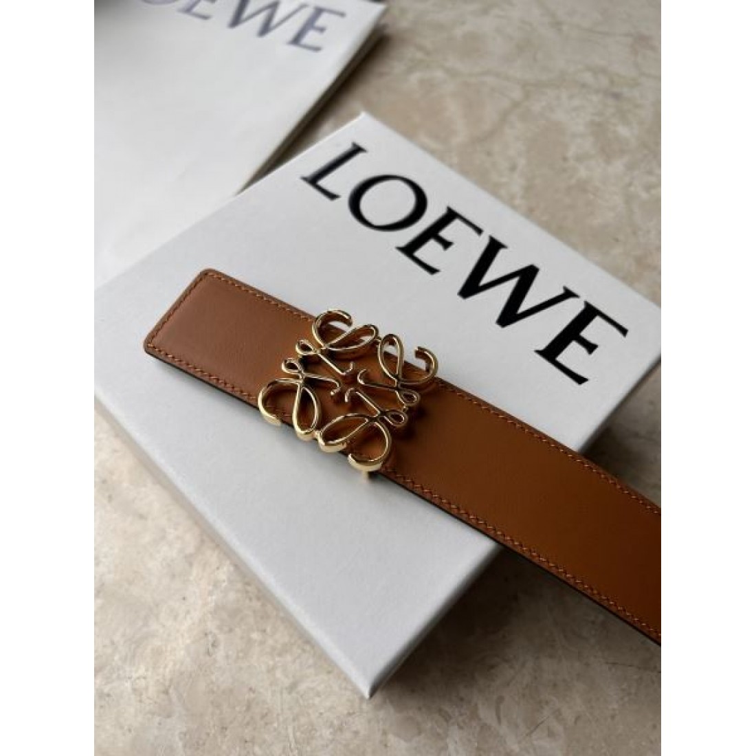 ロエベ LOEWE スーパーコピー ベルト エレガントで都会的な雰囲気