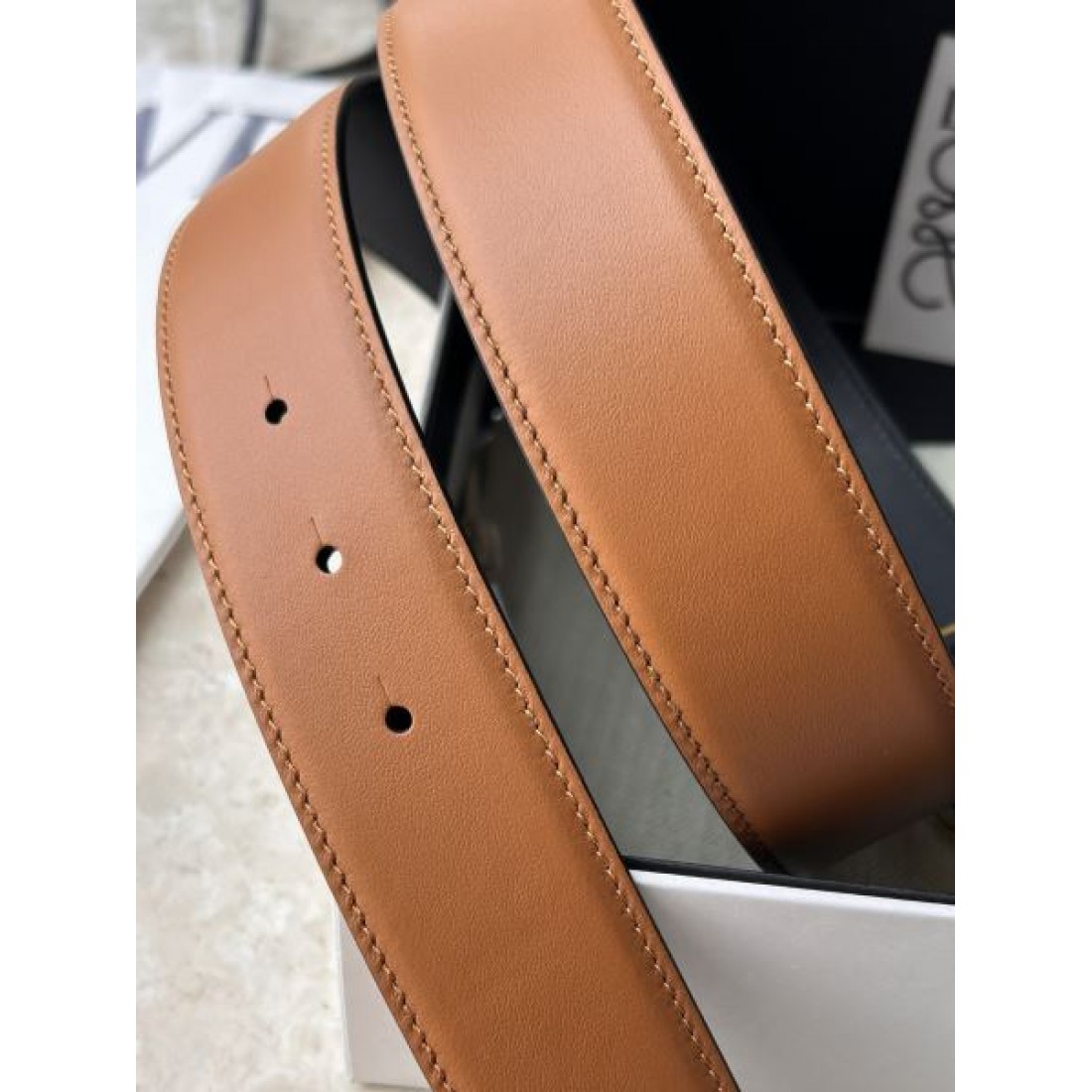  ロエベ LOEWE スーパーコピー ベルト エレガントで都会的な雰囲気