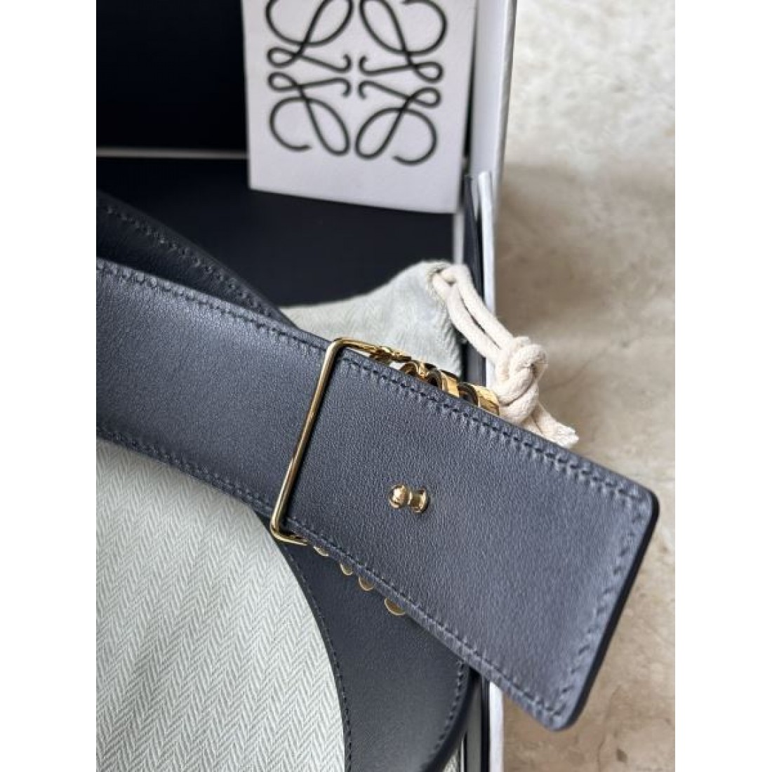  ロエベ LOEWE スーパーコピー ベルト エレガントで都会的な雰囲気