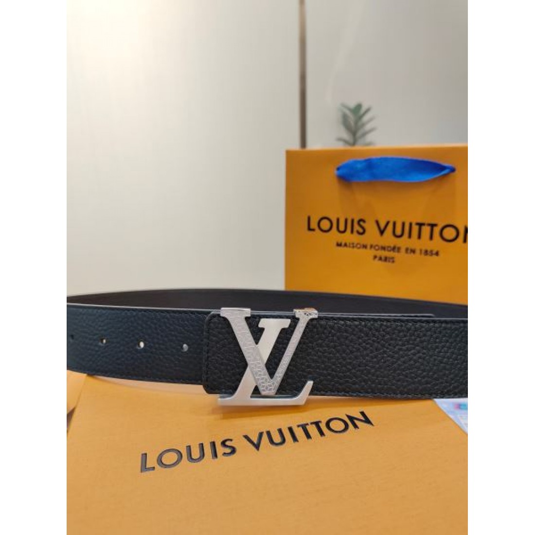人気を集める LOUIS VUITTON ルイ ヴィトン コピー ベルト 高級感ただよう逸品