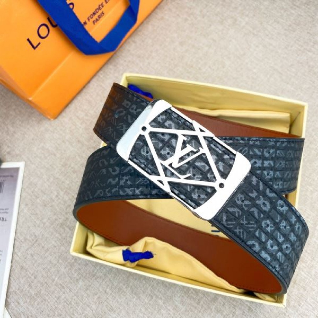 上質で気品ある LOUIS VUITTON ルイ ヴィトン コピー ベルト 個性的な魅力を放つ