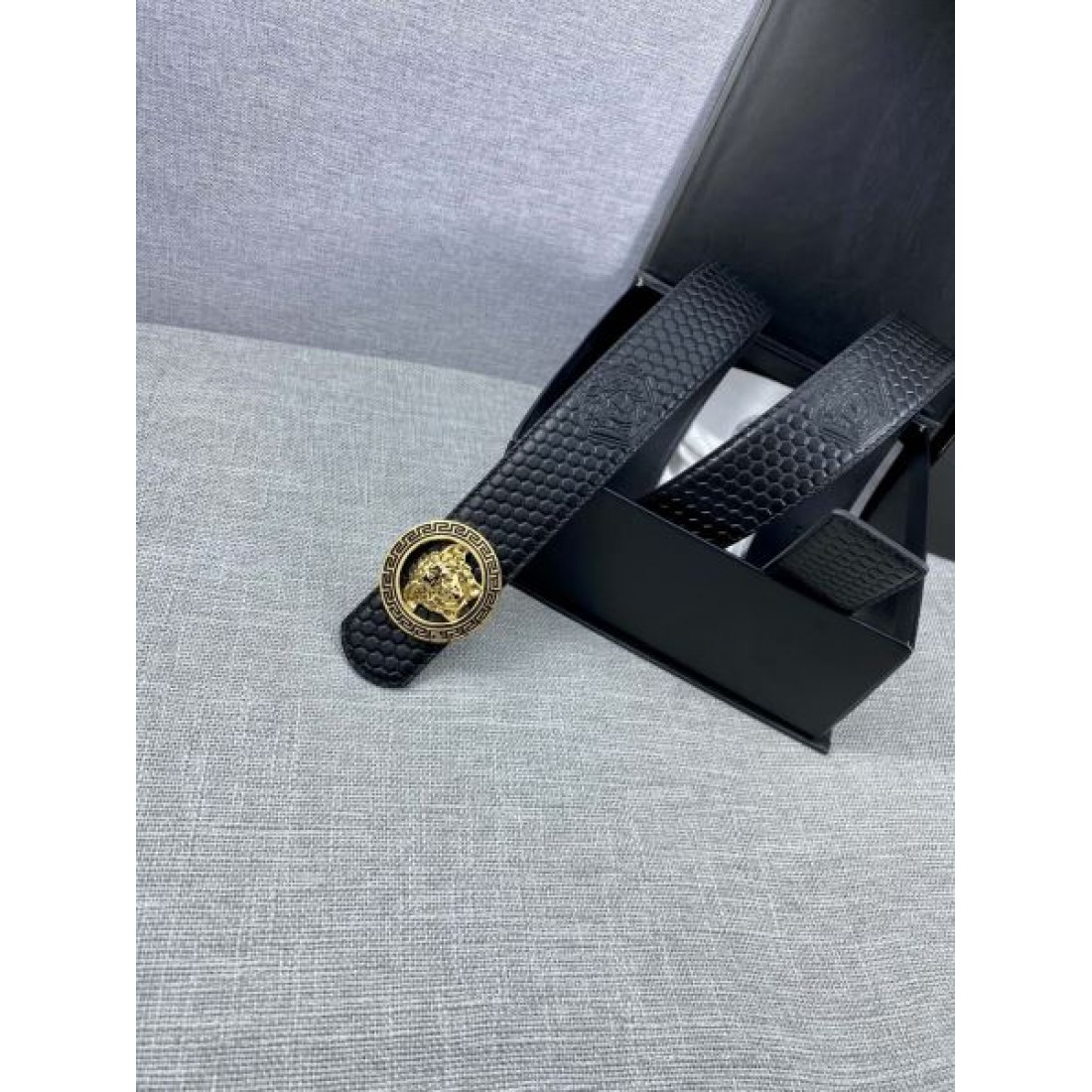 トレンド感あふれる VERSACE ヴェルサーチェ コピー ベルト 上質で洗練された