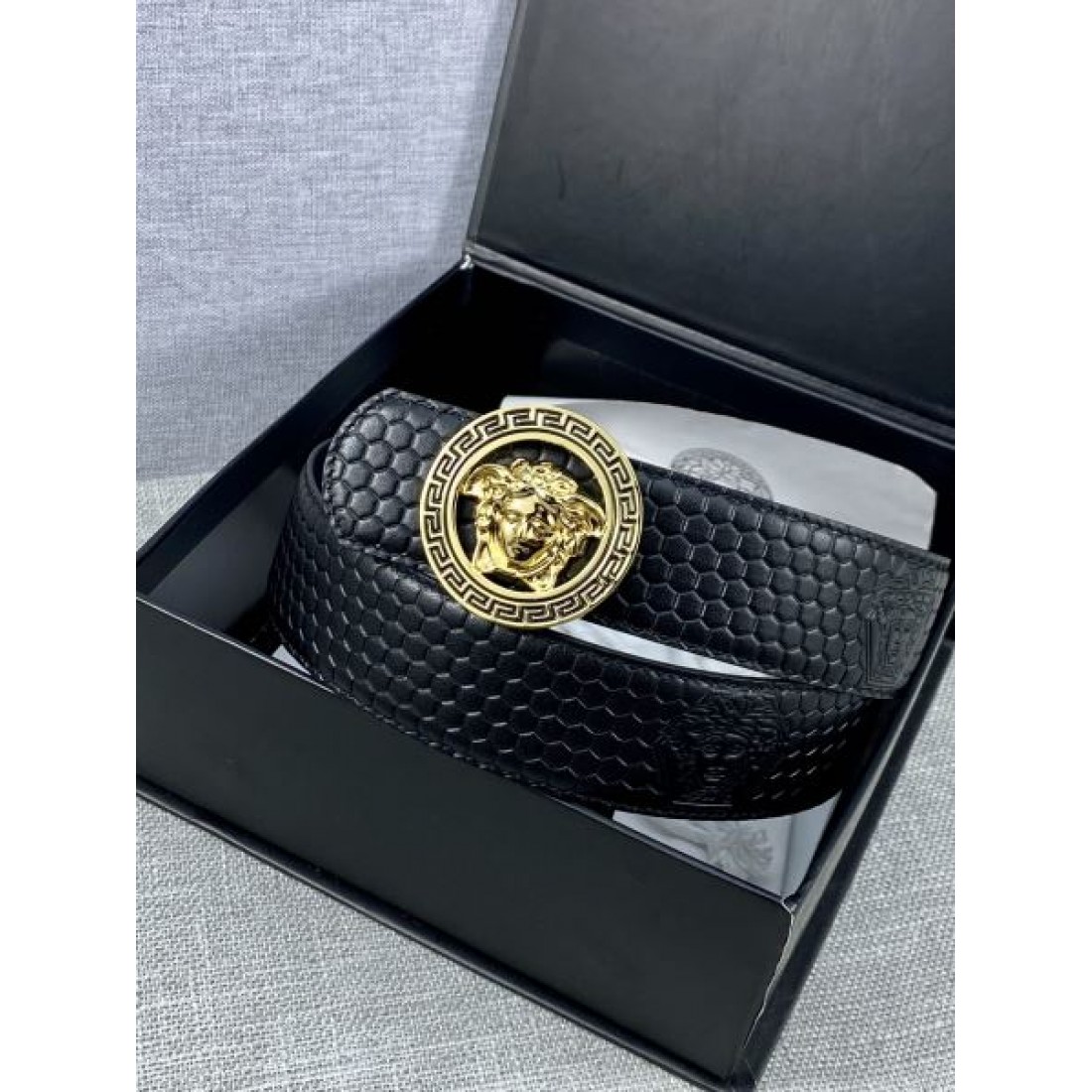 トレンド感あふれる VERSACE ヴェルサーチェ コピー ベルト 上質で洗練された