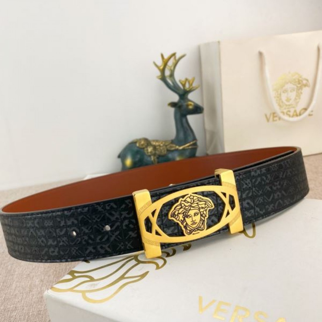 華麗で大胆な VERSACE ヴェルサーチェ スーパーコピー ベルト 個性的な魅力