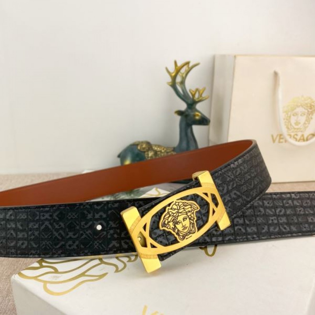 華麗で大胆な VERSACE ヴェルサーチェ スーパーコピー ベルト 個性的な魅力