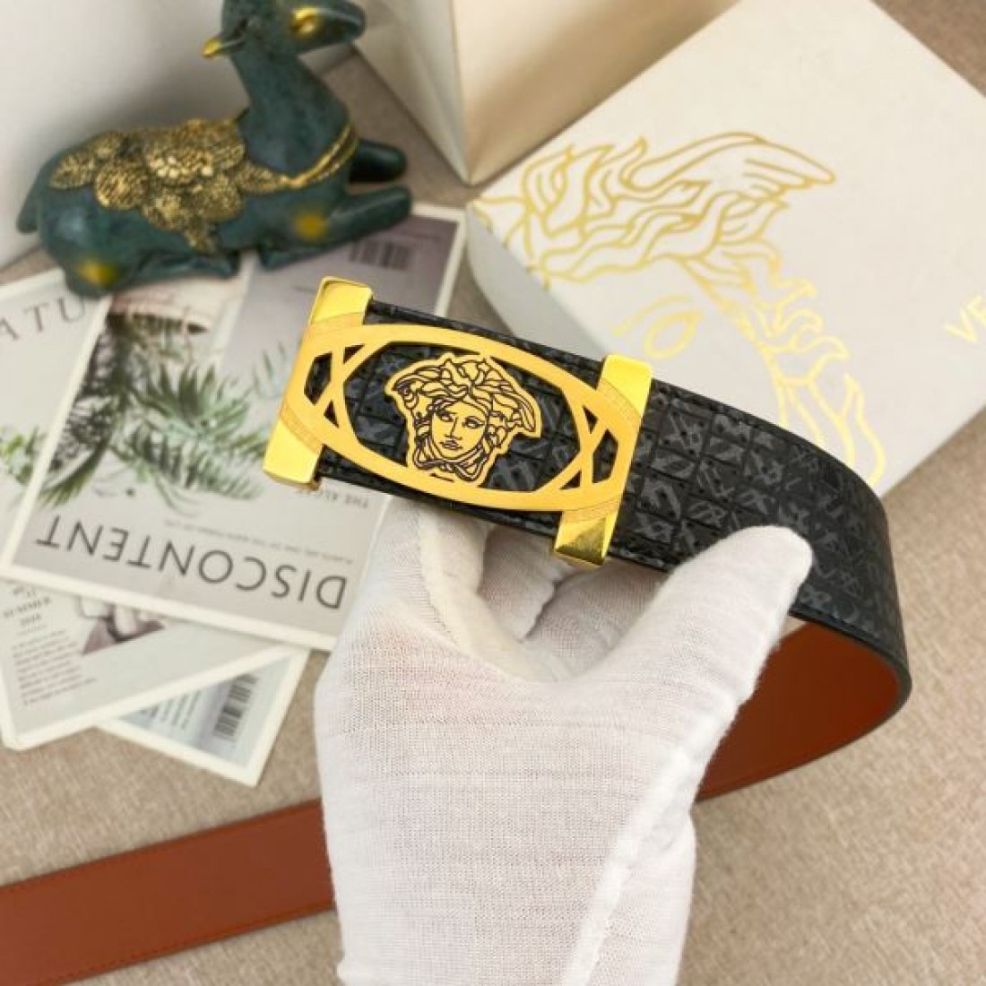 華麗で大胆な VERSACE ヴェルサーチェ スーパーコピー ベルト 個性的な魅力