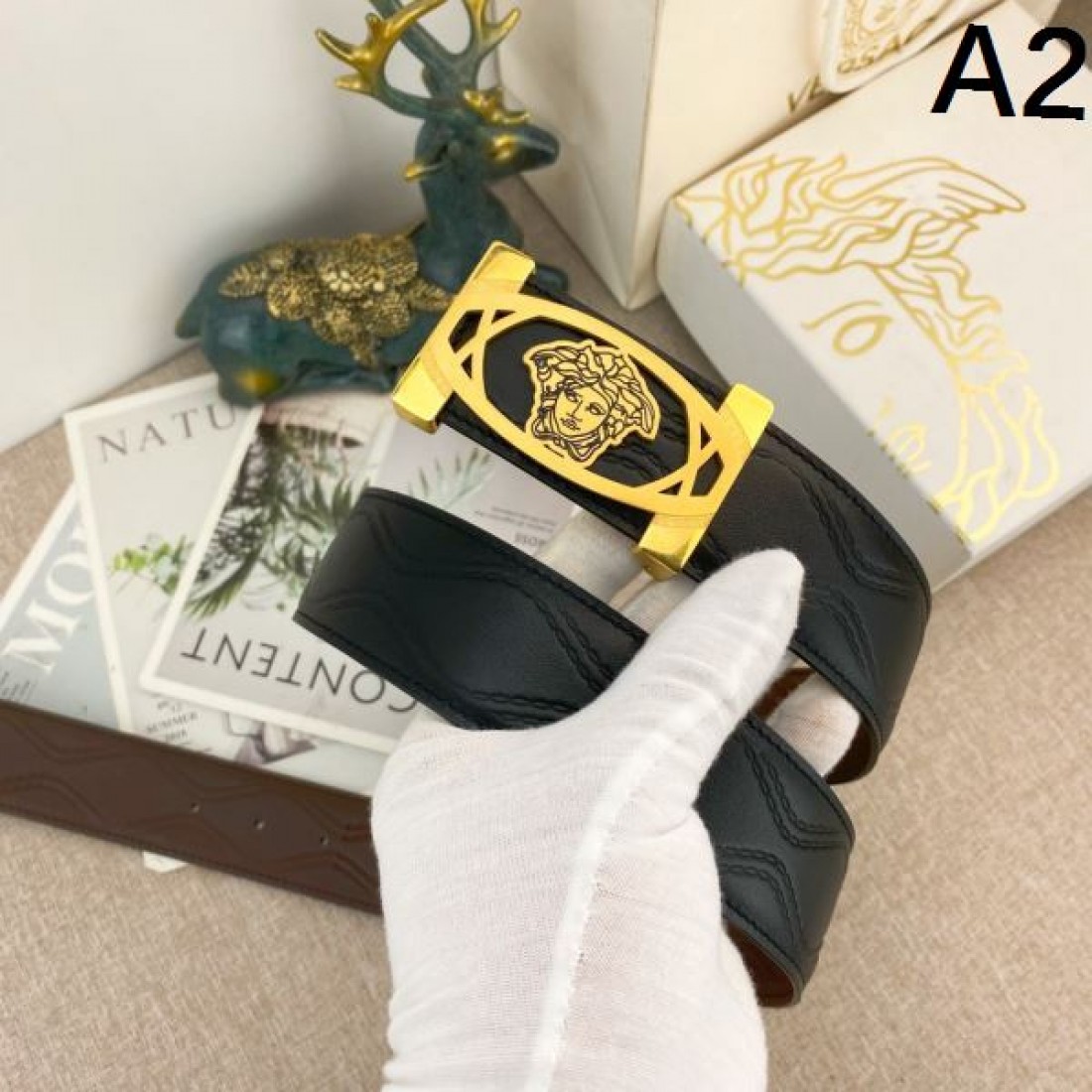 上品でスタイリッシュな VERSACE ヴェルサーチェ コピー ベルト 個性的な魅力