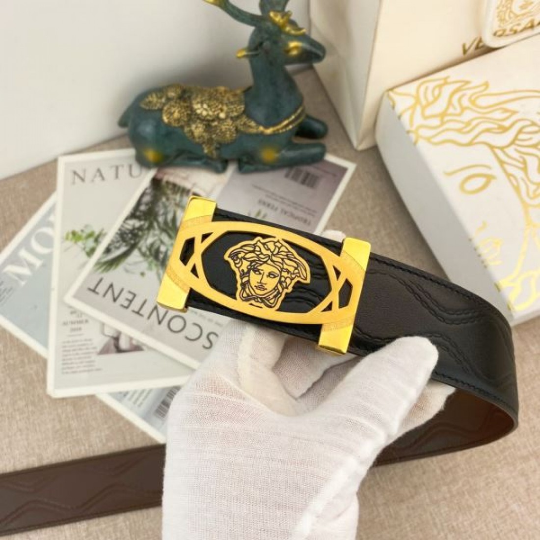 上品でスタイリッシュな VERSACE ヴェルサーチェ コピー ベルト 個性的な魅力