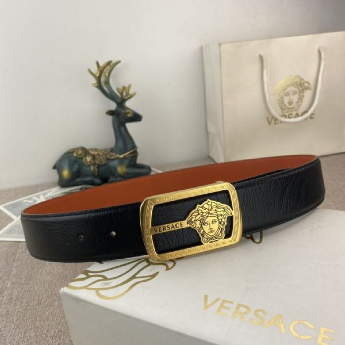 VERSACE ヴェルサーチェ スーパーコピー ベルト 人気急上昇のモードな装いに