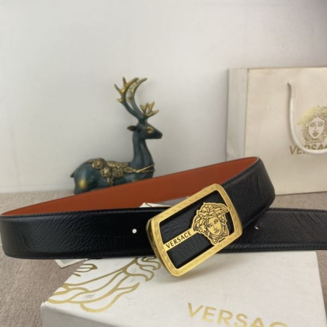 VERSACE ヴェルサーチェ スーパーコピー ベルト 人気急上昇のモードな装いに