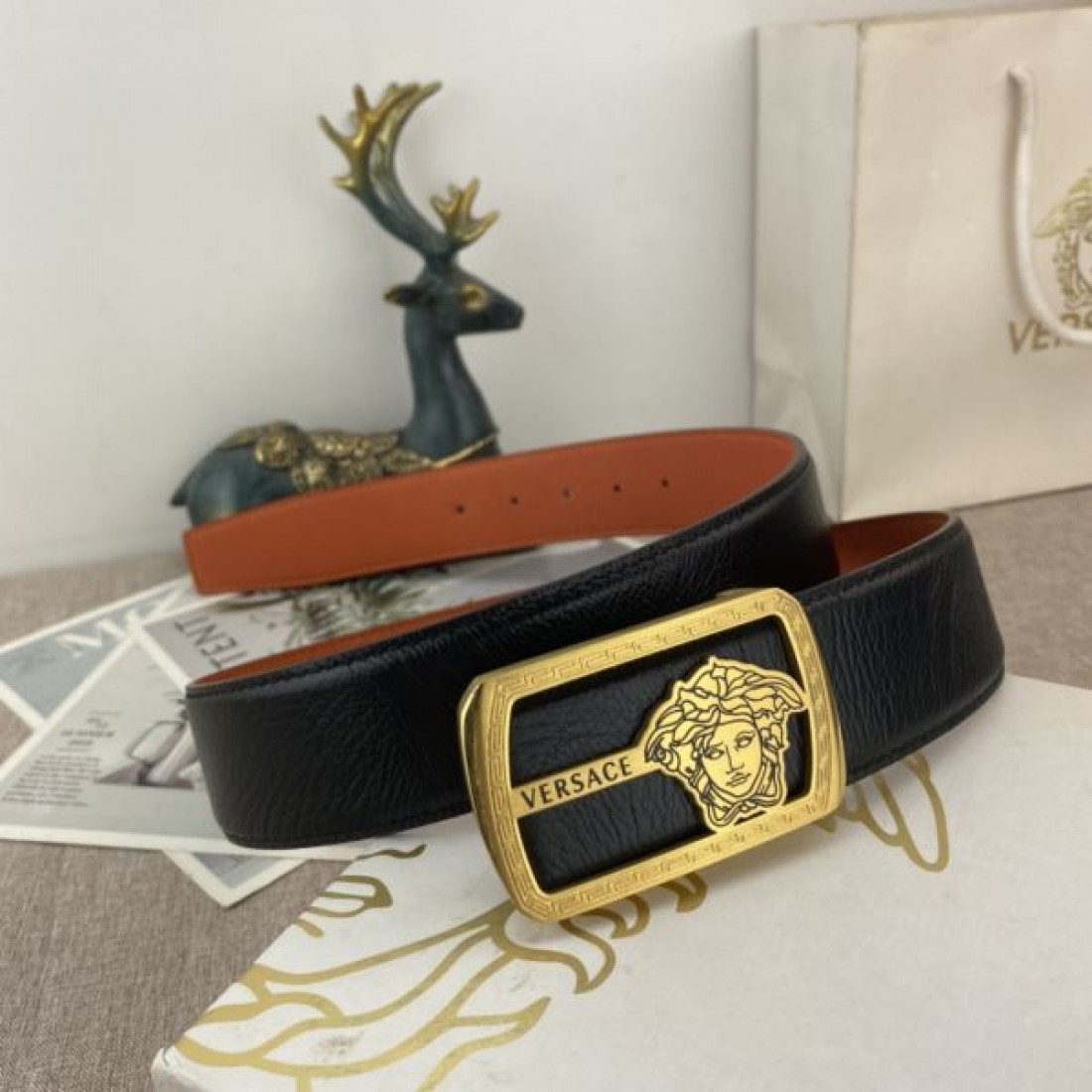 VERSACE ヴェルサーチェ スーパーコピー ベルト 人気急上昇のモードな装いに