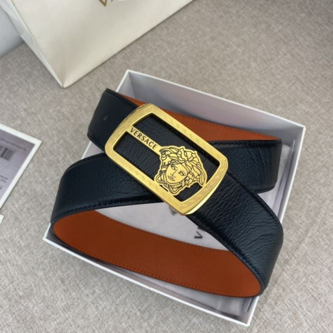 VERSACE ヴェルサーチェ スーパーコピー ベルト 人気急上昇のモードな装いに