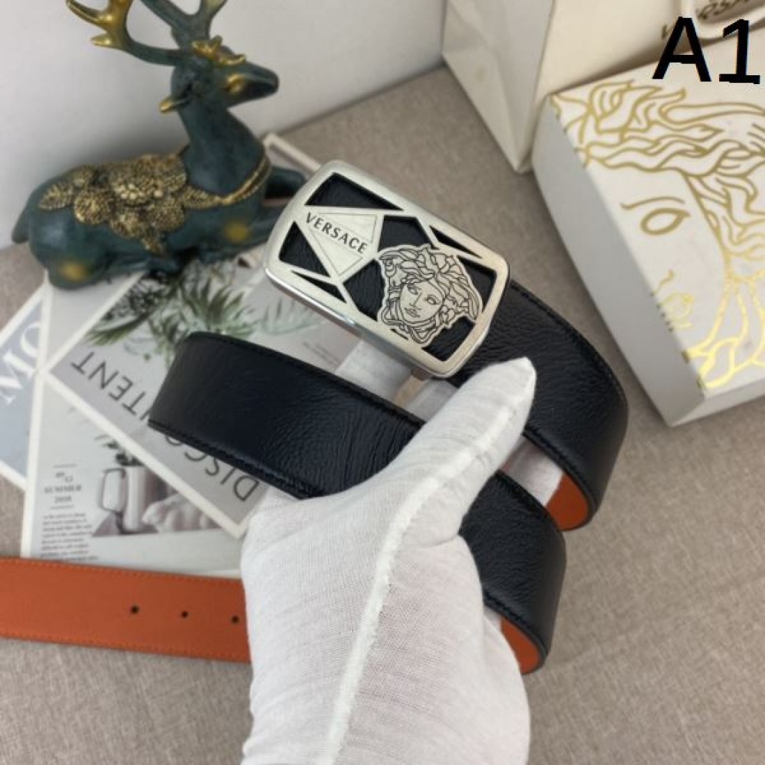 魅惑的な光沢感あふれる VERSACE ヴェルサーチェ スーパーコピー ベルト