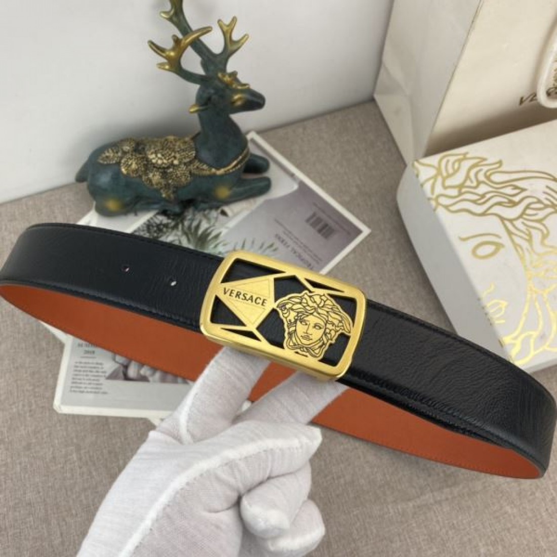 魅惑的な光沢感あふれる VERSACE ヴェルサーチェ スーパーコピー ベルト