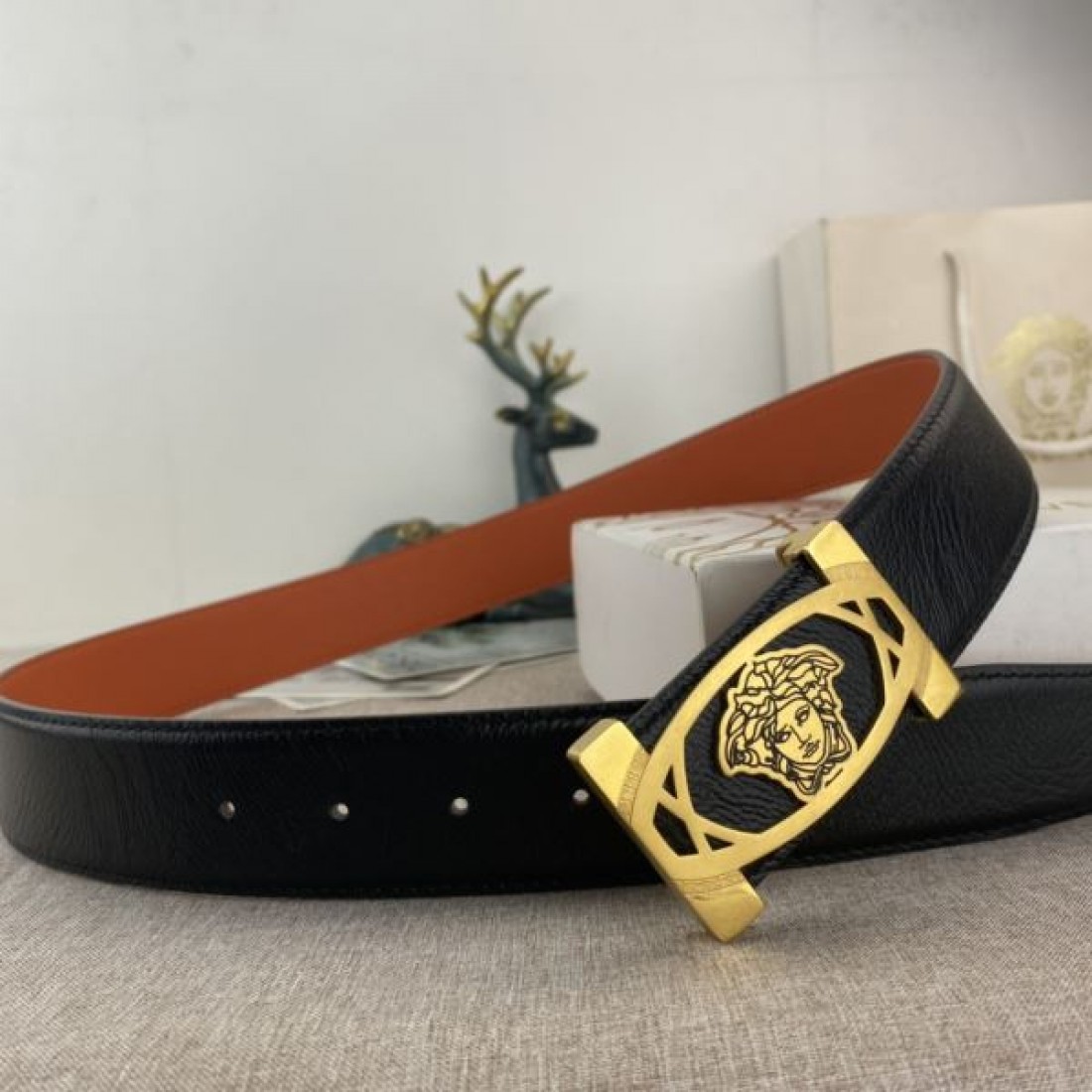 VERSACE ヴェルサーチェ コピー ベルト 高級志向の方にピッタリな洗練さ