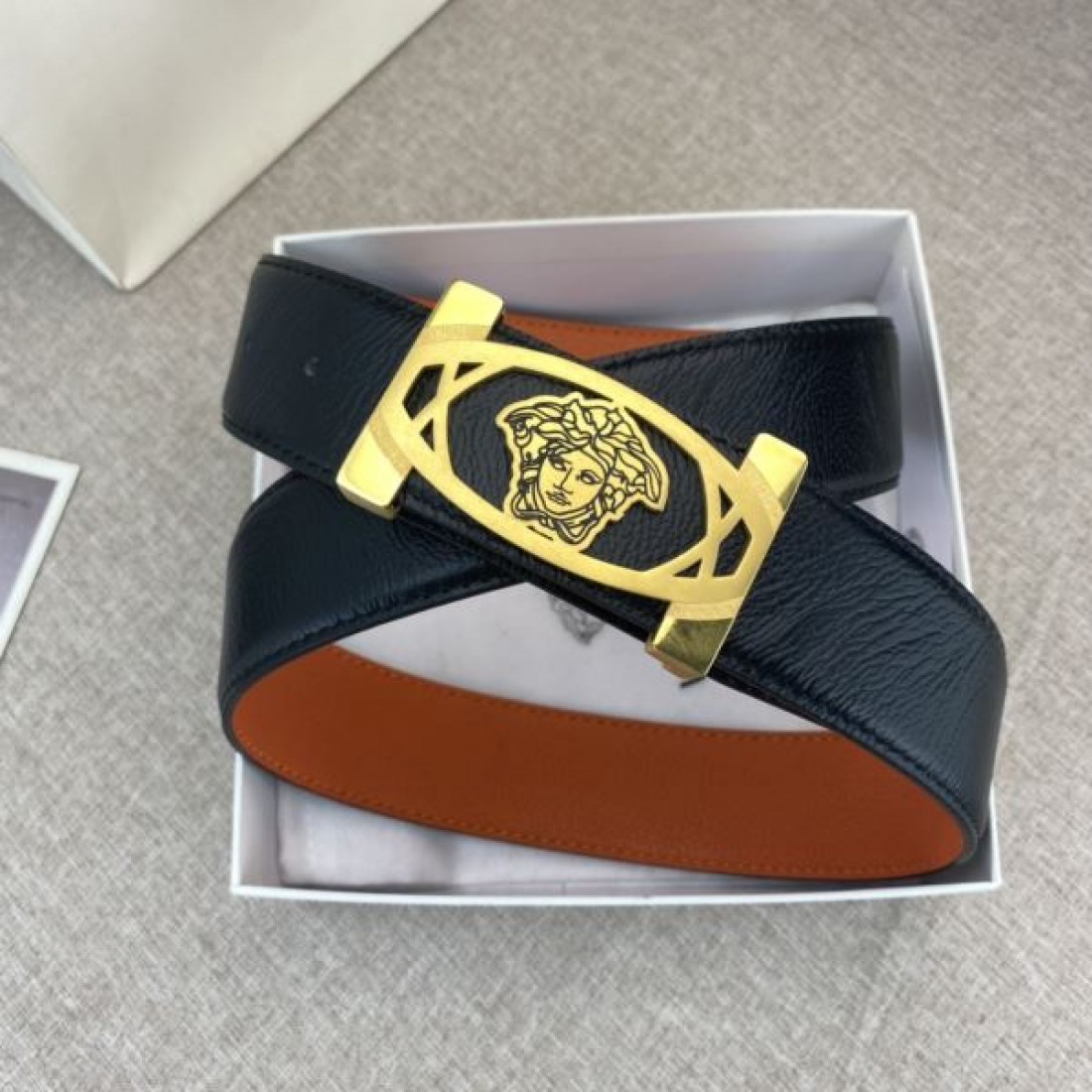 VERSACE ヴェルサーチェ コピー ベルト 高級志向の方にピッタリな洗練さ