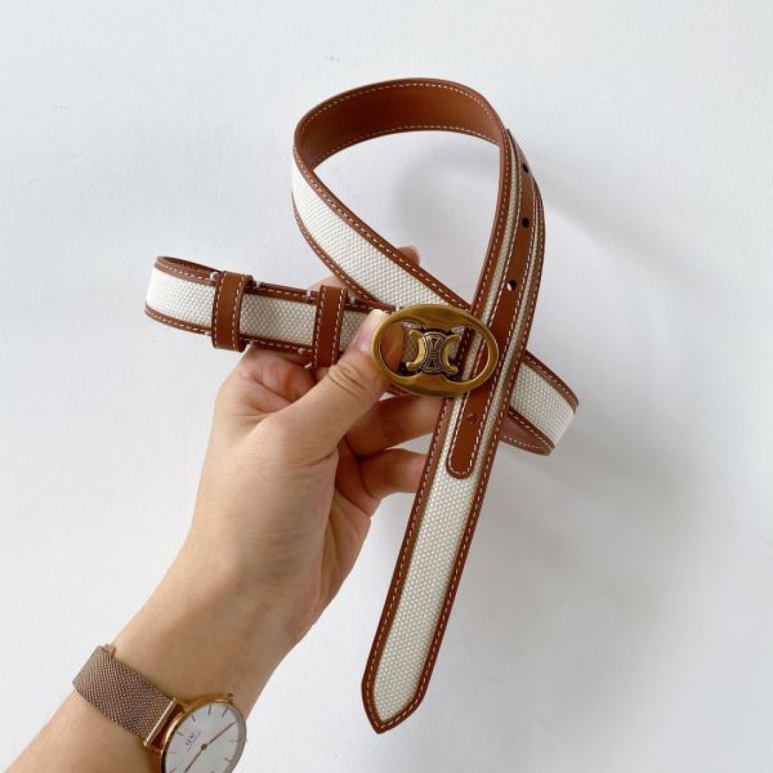 華やかで存在感のある CELINE セリース コピー ベルト トレンド必須アイテム