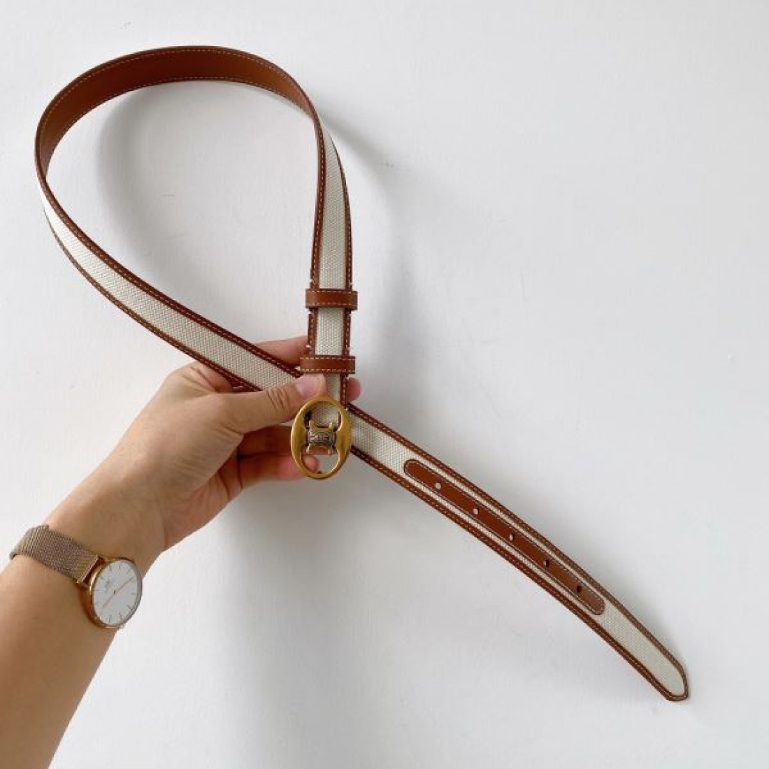 華やかで存在感のある CELINE セリース コピー ベルト トレンド必須アイテム