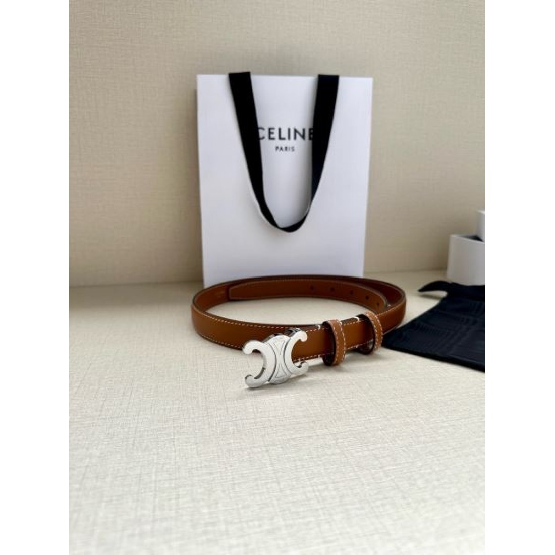 セリース スーパーコピー ベルト CELINE 大人の雰囲気を演出する上品な仕上がり
