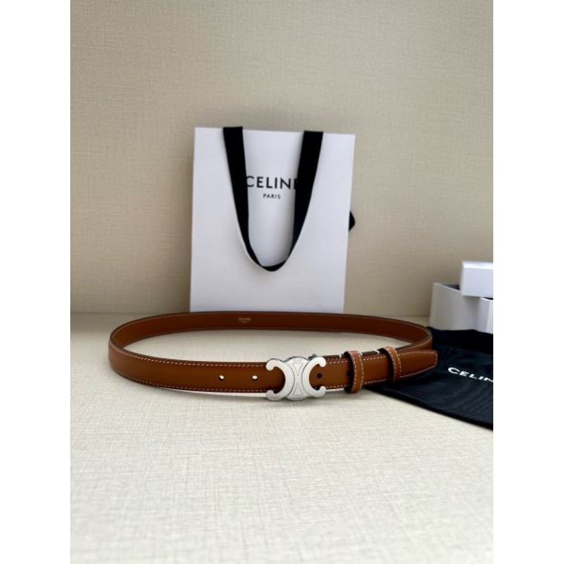 セリース スーパーコピー ベルト CELINE 大人の雰囲気を演出する上品な仕上がり