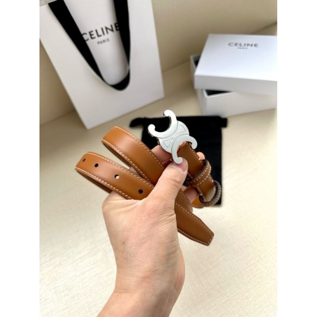 セリース スーパーコピー ベルト CELINE 大人の雰囲気を演出する上品な仕上がり