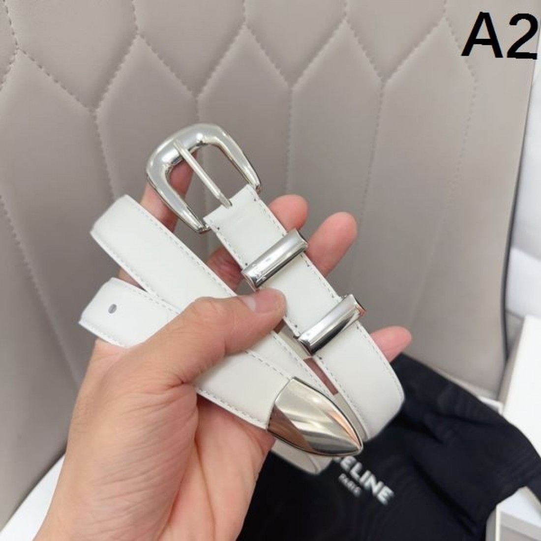 上質で都会的な セリース スーパーコピー ベルト CELINE で気分を格上げ