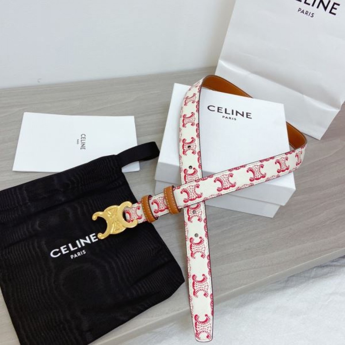  CELINE セリース スーパーコピー ベルト 繊細で洗練された印象を放つ魅力的な