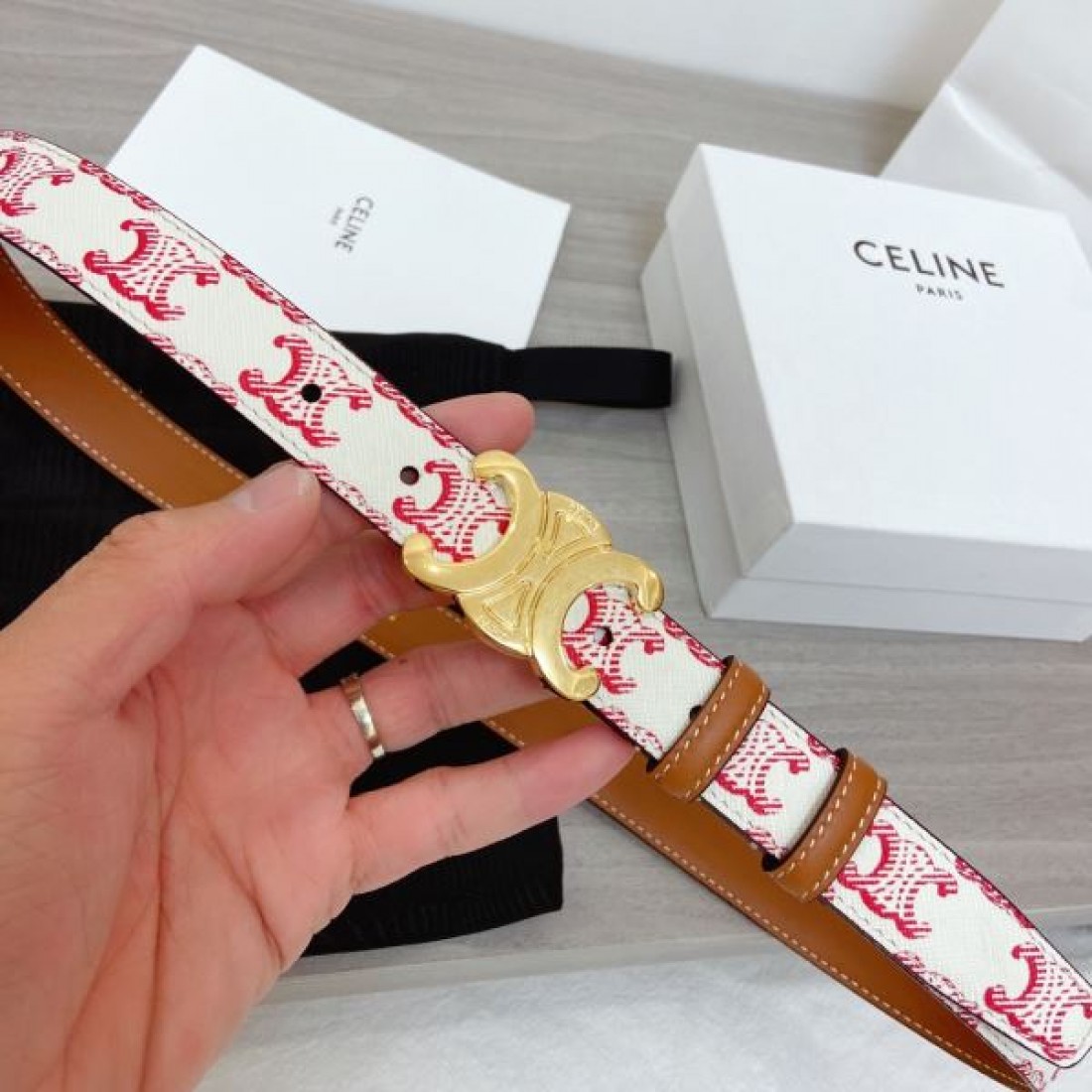  CELINE セリース スーパーコピー ベルト 繊細で洗練された印象を放つ魅力的な