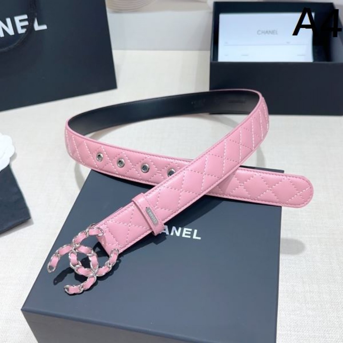 華やかでラグジュアリーな CHANEL シャネル スーパーコピー ベルト 魅力あふれる