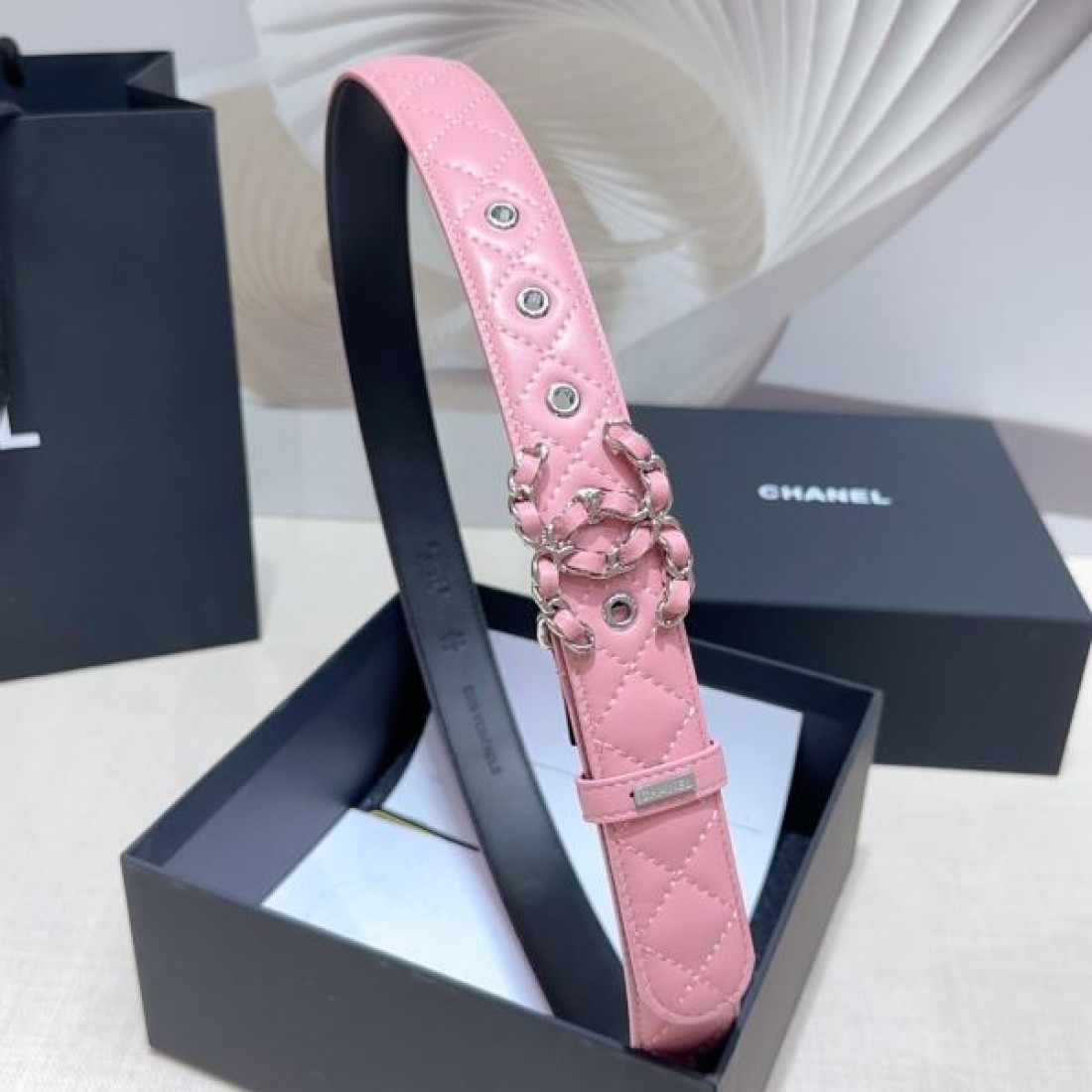 華やかでラグジュアリーな CHANEL シャネル スーパーコピー ベルト 魅力あふれる