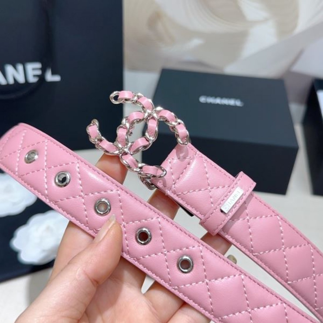 華やかでラグジュアリーな CHANEL シャネル スーパーコピー ベルト 魅力あふれる