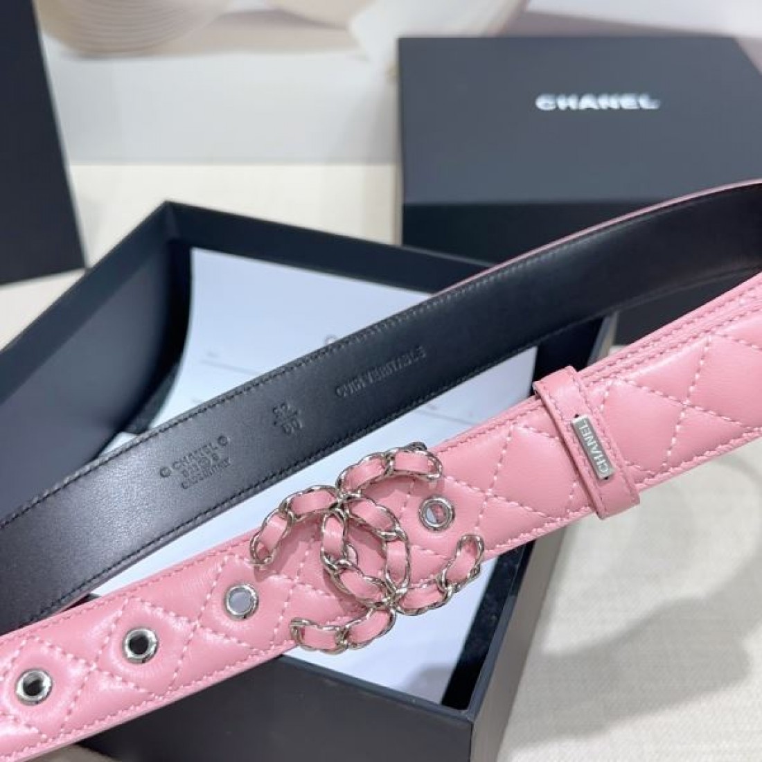 華やかでラグジュアリーな CHANEL シャネル スーパーコピー ベルト 魅力あふれる
